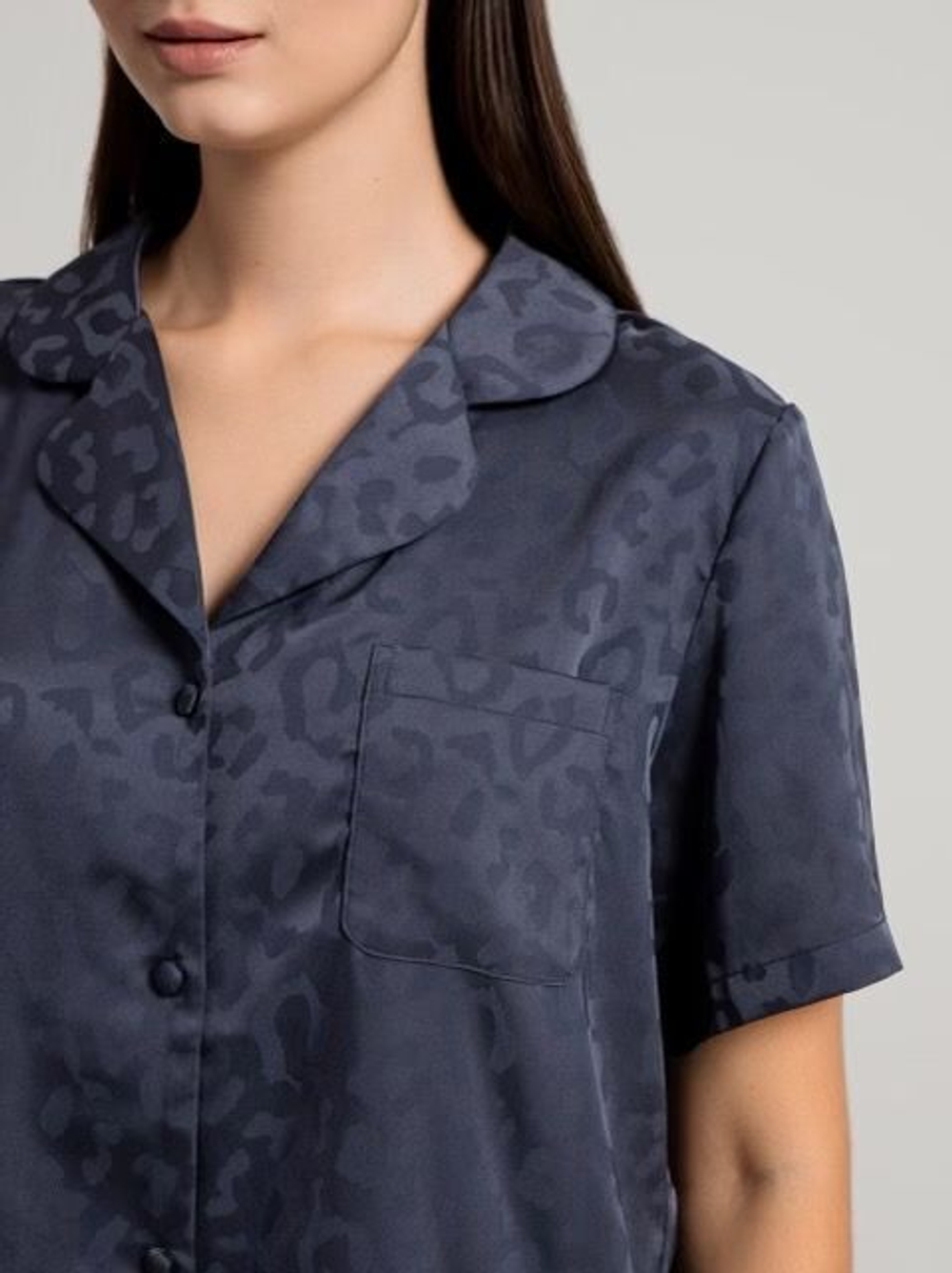 Пижама из шелка с короткими рукавами и брюками