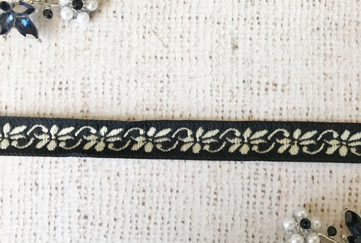 Тесьма жаккард. Пр-во Индия, ш. 1,3  см.