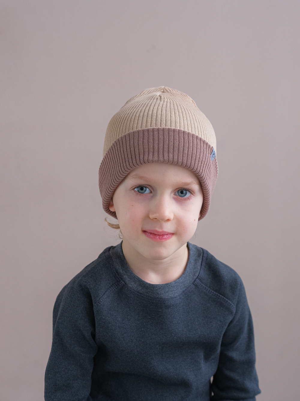 Шапка вязаная хлопковая ТВИНС(Какао, сандал)