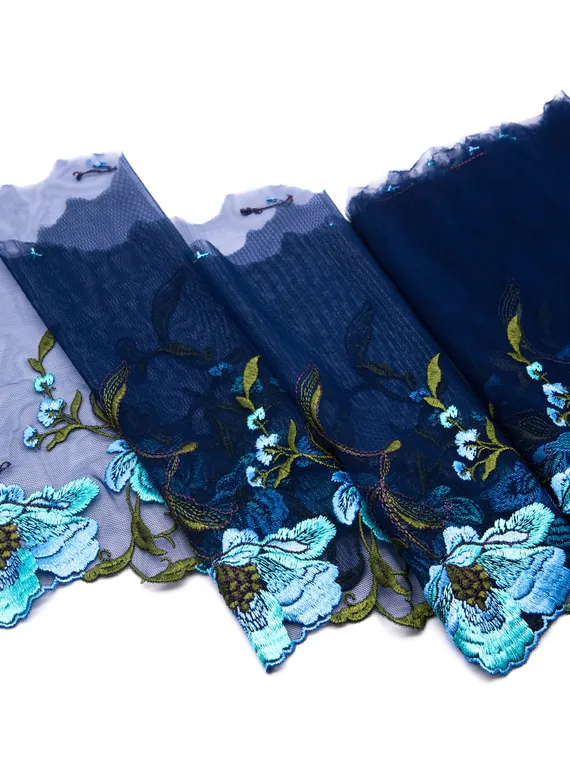 05-104 Вышивка на эл. сетке 20 см, т.синий/голубой (правая)