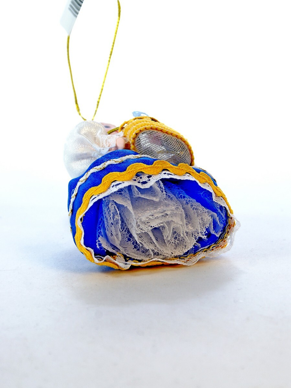 Кукла-подвеска сувенирная Цветочница