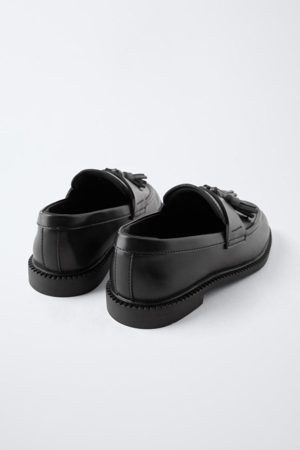 ZARA ЛОФЕРЫ С КИСТОЧКАМИ, ЧЕРНЫЙ