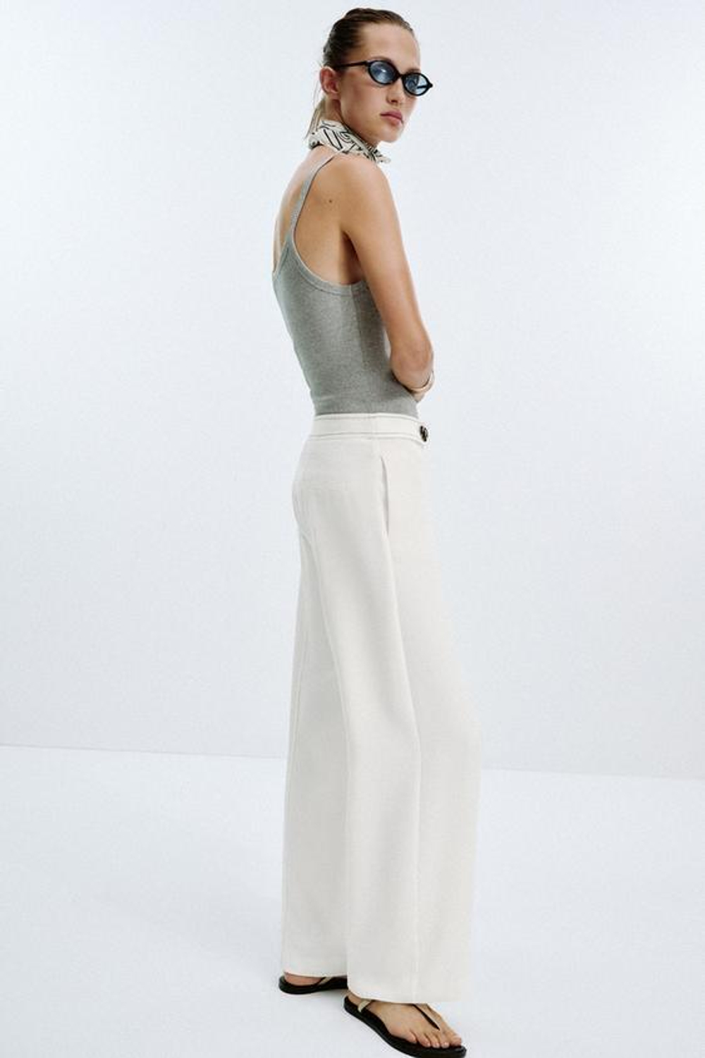 ZARA БРЮКИ СО ШЛЕВКАМИ И КОНТРАСТНОЙ СТРОЧКОЙ, ЖЕЛТОВАТО-БЕЛЫЙ