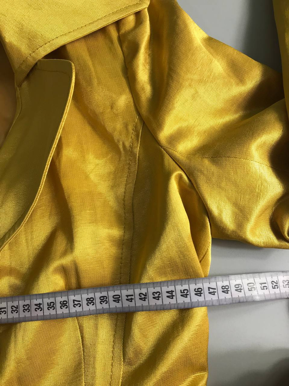 Плащ LO яркого оттенка для хорошего настроения при хмурой погоде, без утеплителя 48 размер