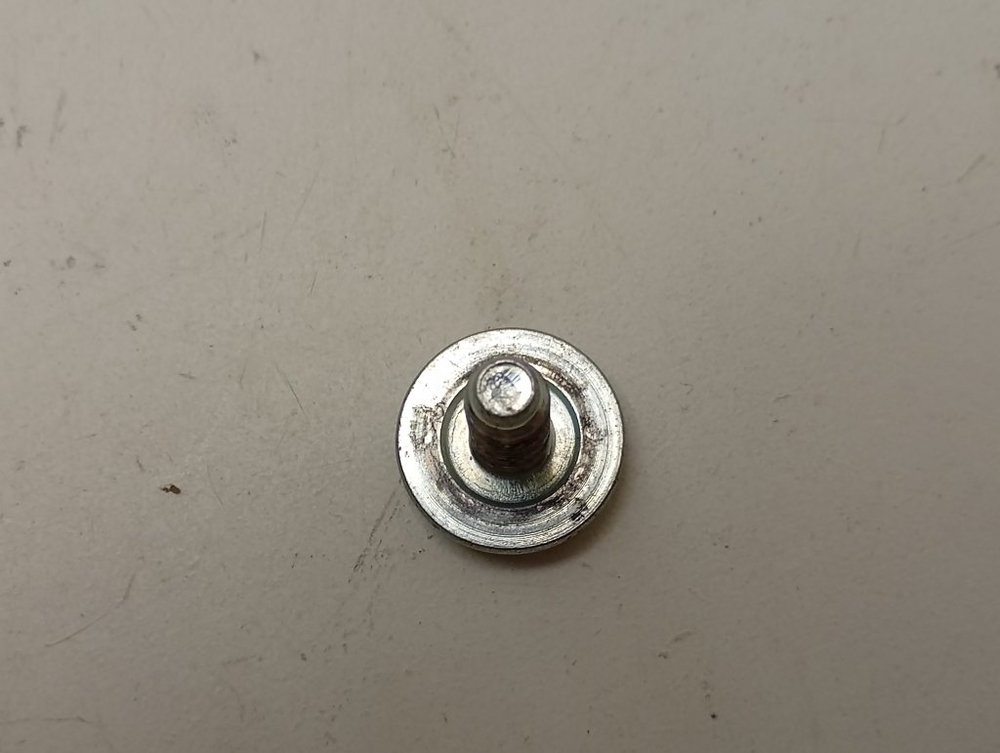 AWS61012 кт61 Болт крепления шкива для стиральной машины Whirlpool б/у