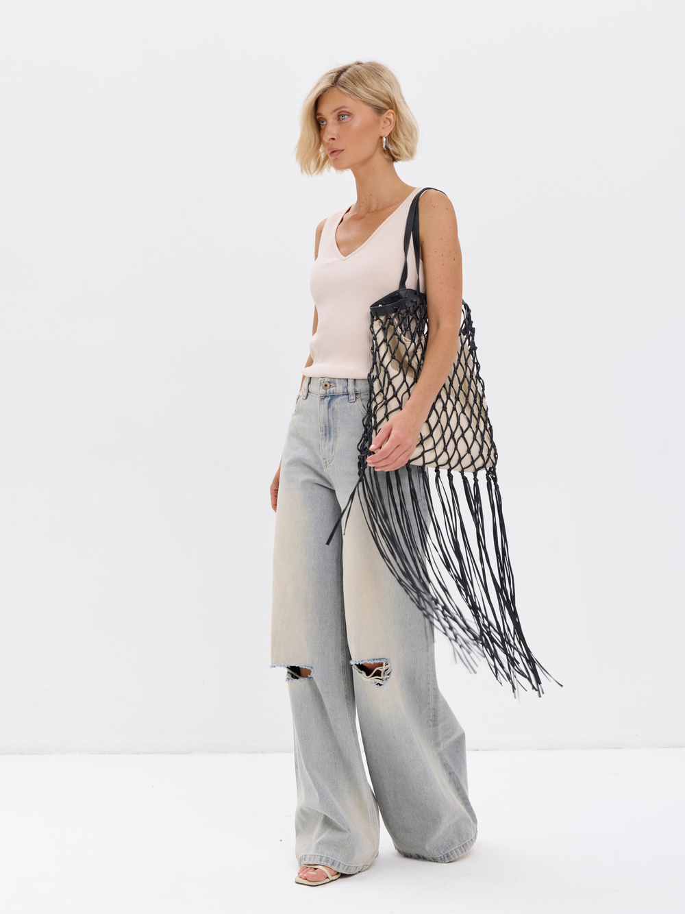 Топ-лапша под пиджак с глубоким V-вырезом