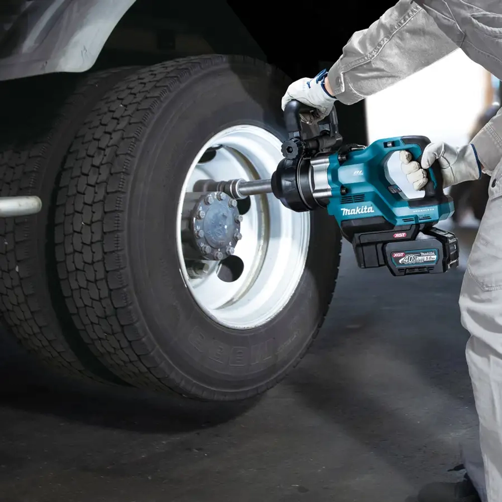 Аккумуляторный ударный гайковёрт XGT Makita TW010GZ01