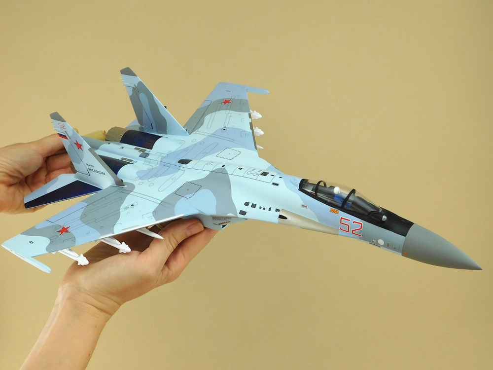 Модель самолета Су-35С (М1:48 ВКС России, RF-81719, 52, Камуфляж голубой)