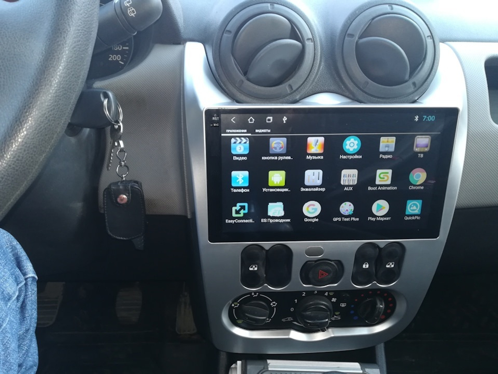 Магнитола для Renault Logan/Sandero 2009-2014 - Carmedia SF-9944 QLed+2K, Android 13, UIS7870 (DUDU7), CarPlay, SIM-слот