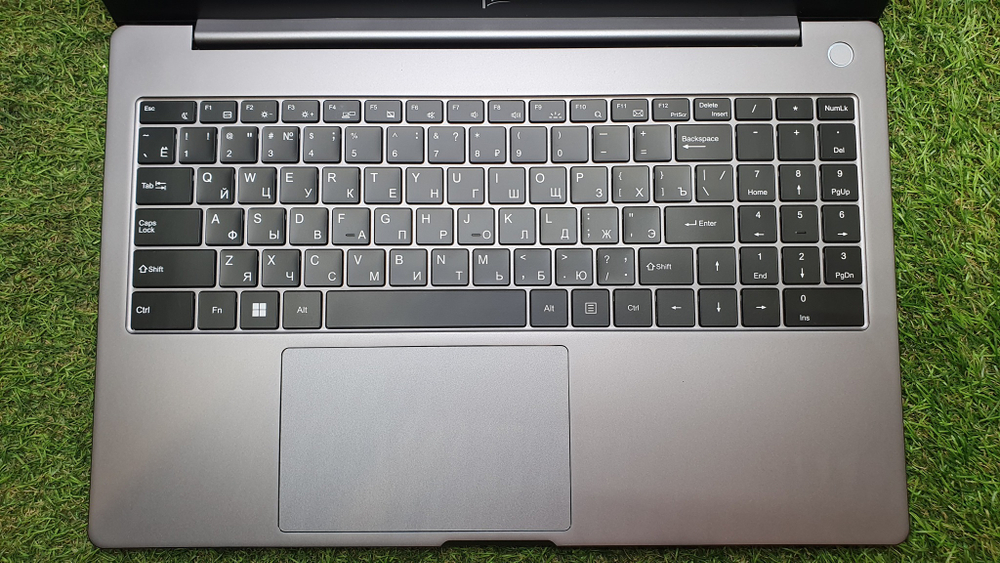 Ноутбук F+ FLAPTOP Ryzen 5/8Gb/FHD/R-Series FLTP-5R5-8512-W/Windows 11