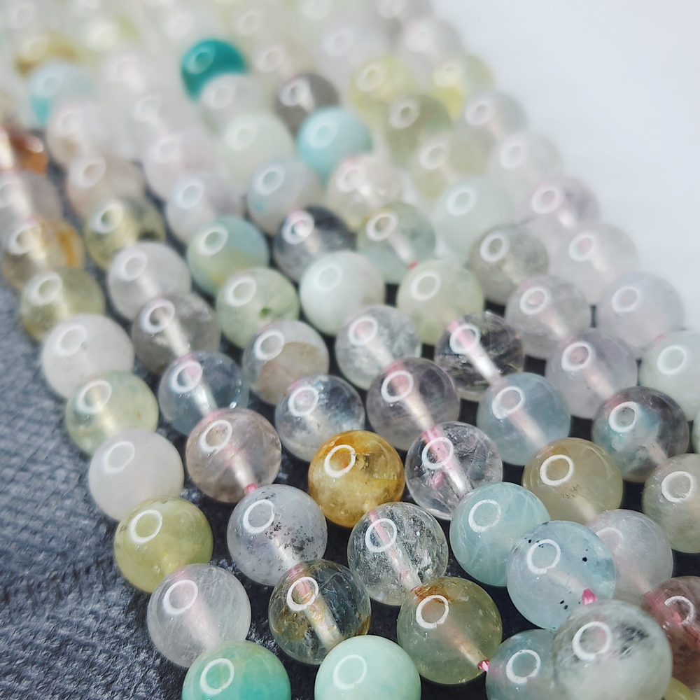 Микс бериллы, кварцы, пренит, амазонит, 8.3мм, цена за нить 19см