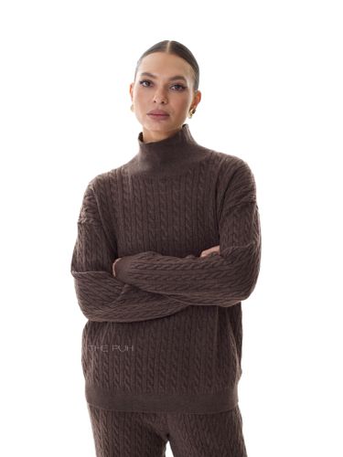 Шоколадный трикотажный костюм в косичку