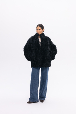 Чёрная шуба с воротником