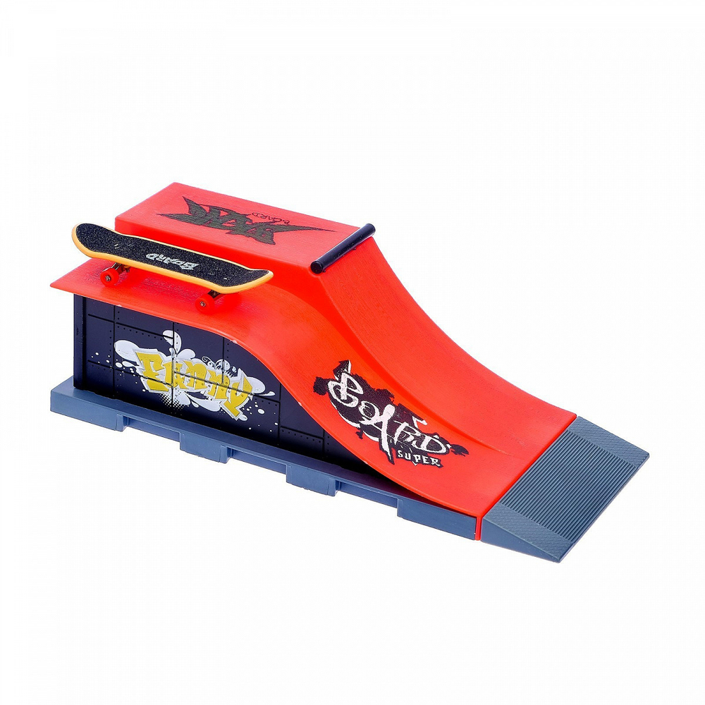 Скейтпарк: трамплин Квотерпайп и фингерборд