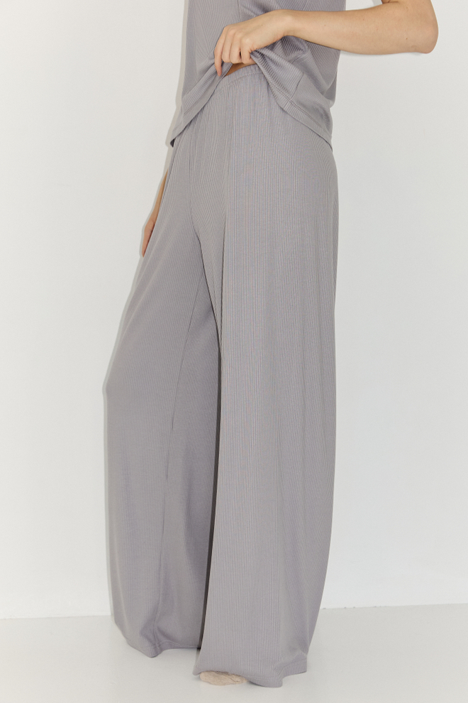 Брюки из трикотажа в рубчик