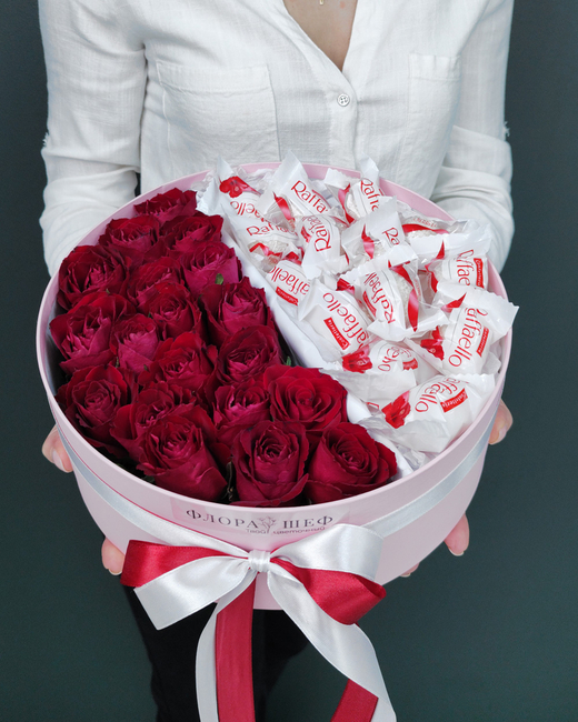 Коробка с цветами и сладостями №1(00233)