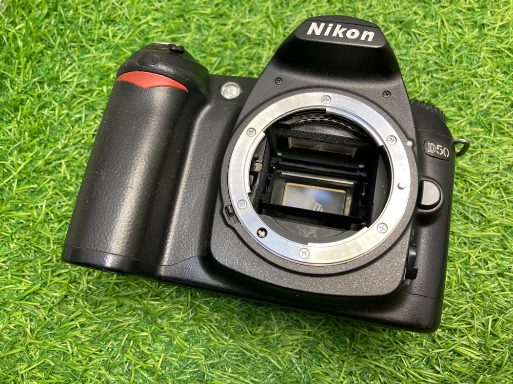 Nikon D50 kit 18-55mm 3.5-5.6G ED (49.000 кадров)