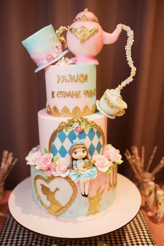 Халиса в Стране чудес