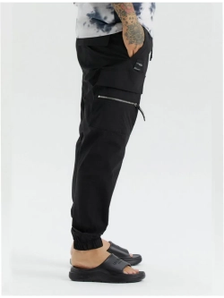 Брюки джоггеры с карманами на молнии