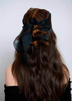 Косынка из шелка в клетку