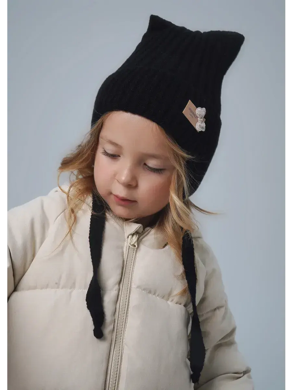 Шапка для девочки с ушками осенняя