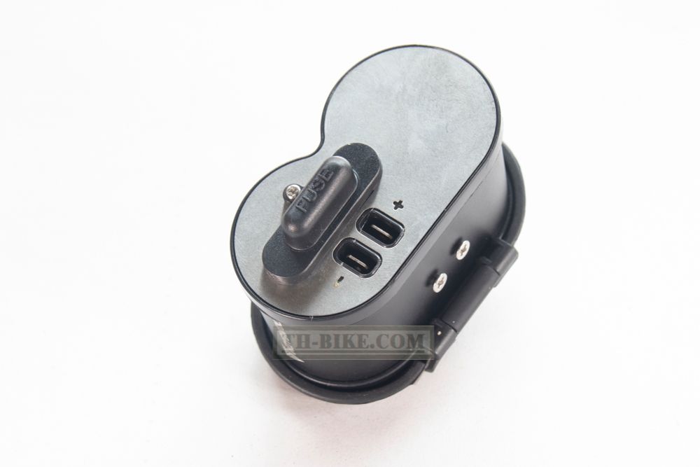 USB charger, 2in1, Cigarette lighter with 2 USB slots. Fast charge. Voltmeter Handlebar/10mm Mirror mount. Motowolf