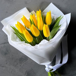 Букет из тюльпанов в крафте