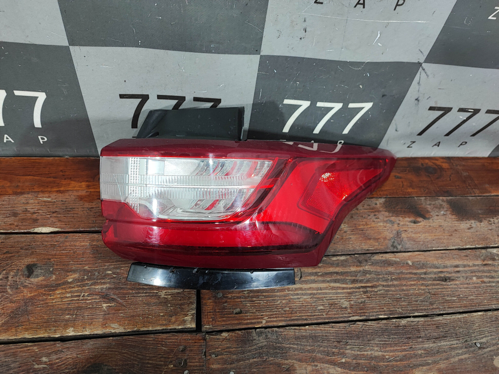 Фонарь задний правый Chevrolet Traverse 2 17-21 Б/У Оригинал 84990361