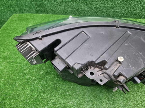 Фара левая Volvo XC40 (2017-2022) LED