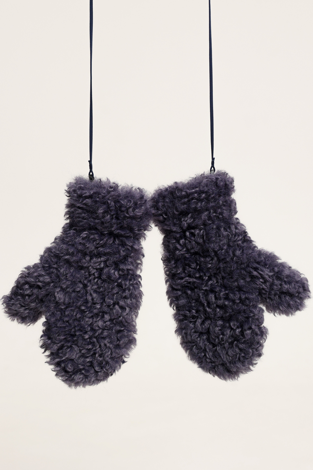 Варежки из экомеха