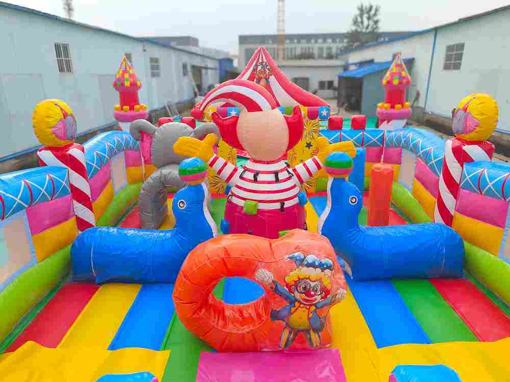 Коммерческий надувной батут «Парк развлечений 5» 12*6*7 м