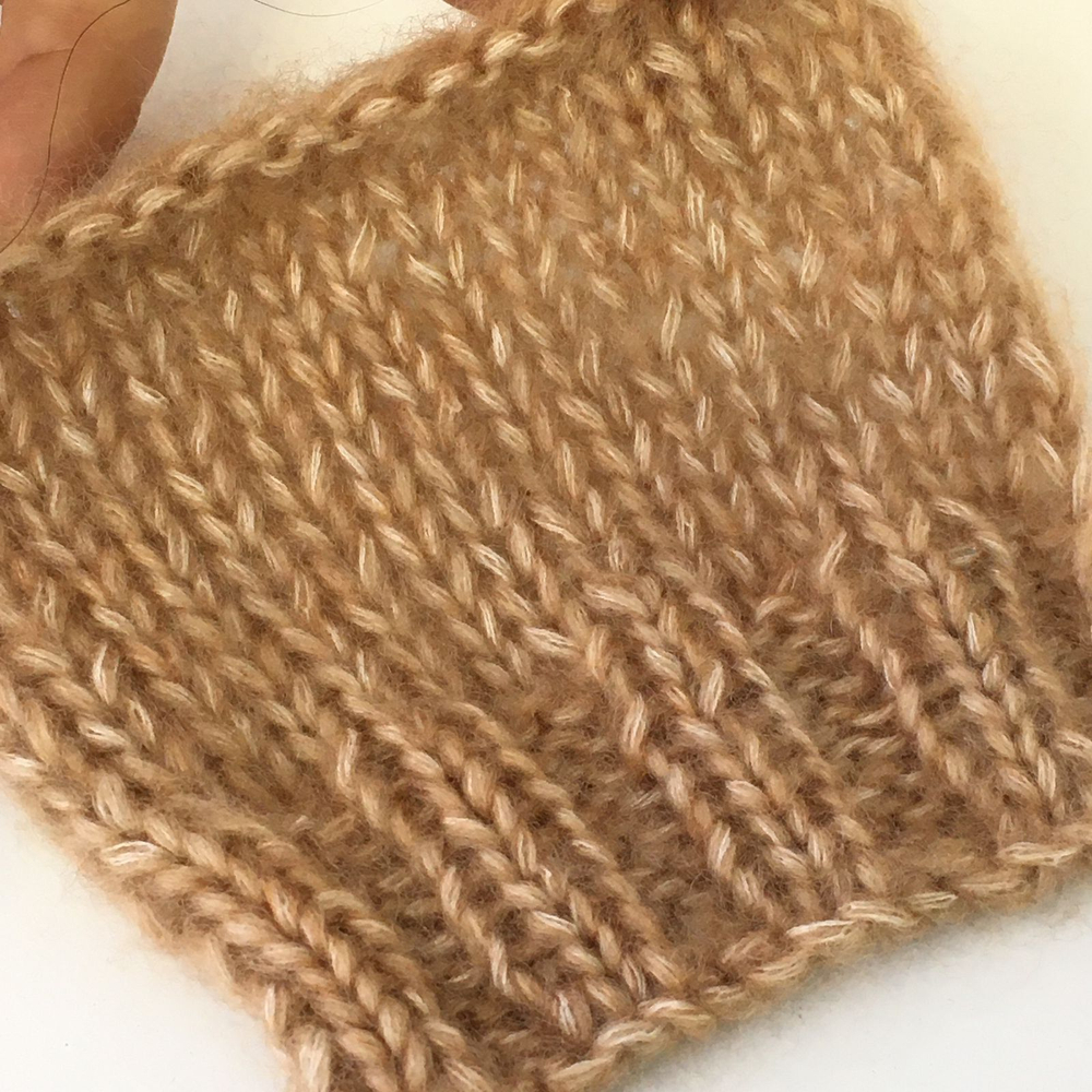 ORIENTE - E.Miroglio; 51% меринос extrafine, 49% хлопок; 300м/100гр; шнурок; col. 99P; S715; Есть мал. бобинка весом 113 гр, 73гр.