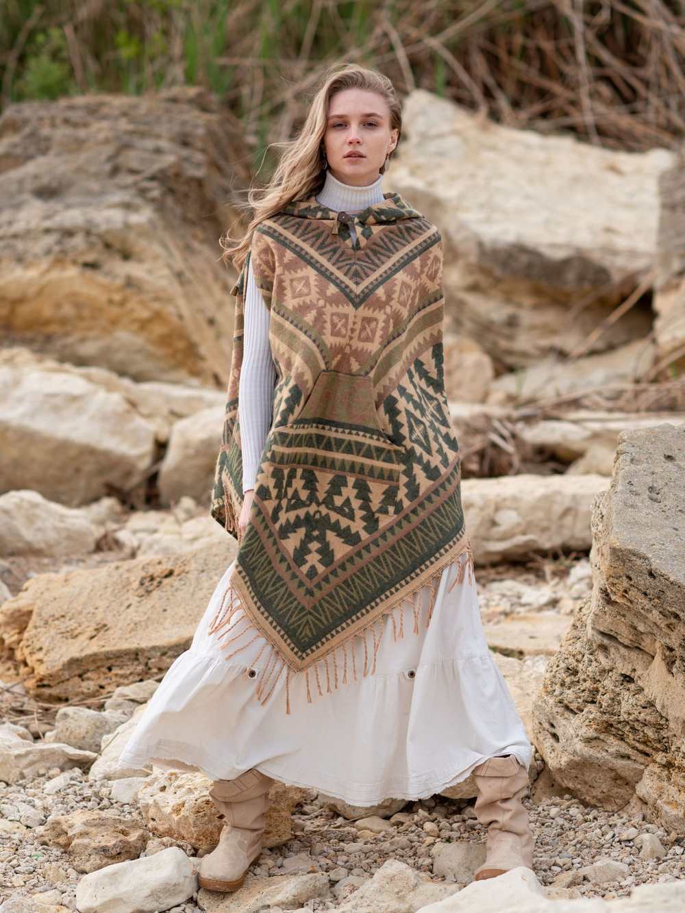 Пончо женское шерстяное с орнаментом