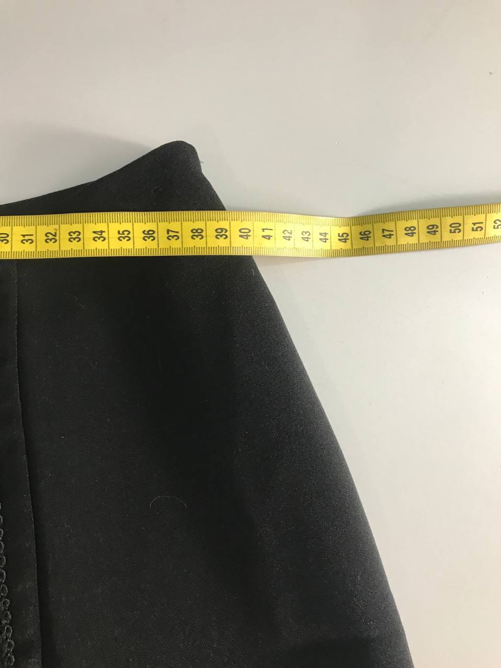 Юбка на запах лаконичная, визуально 46 размер, новая