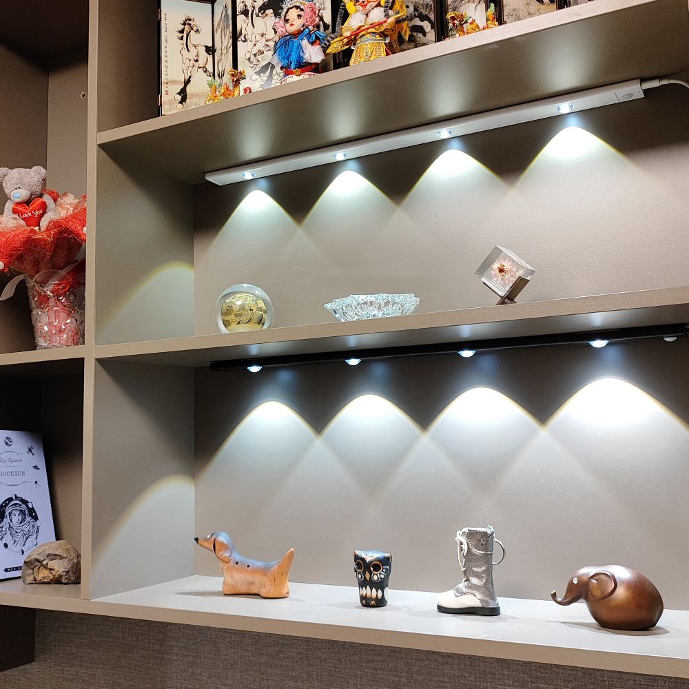 ULI-F50-5W-4000K SENSOR IP40 BLACK Светильник светодиодный для мебели с сенсором движения и освещенности. 600мм. ТМ Uniel