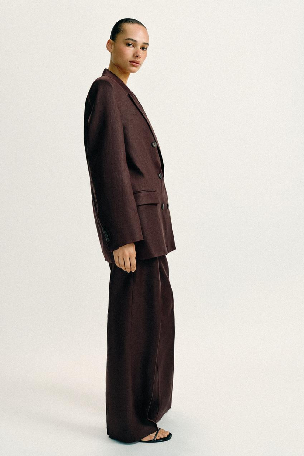 ZARA ДВУБОРТНЫЙ БЛЕЙЗЕР ИЗ 100% ЛЬНА С ПОДПЛЕЧНИКАМИ, КОРИЧНЕВЫЙ