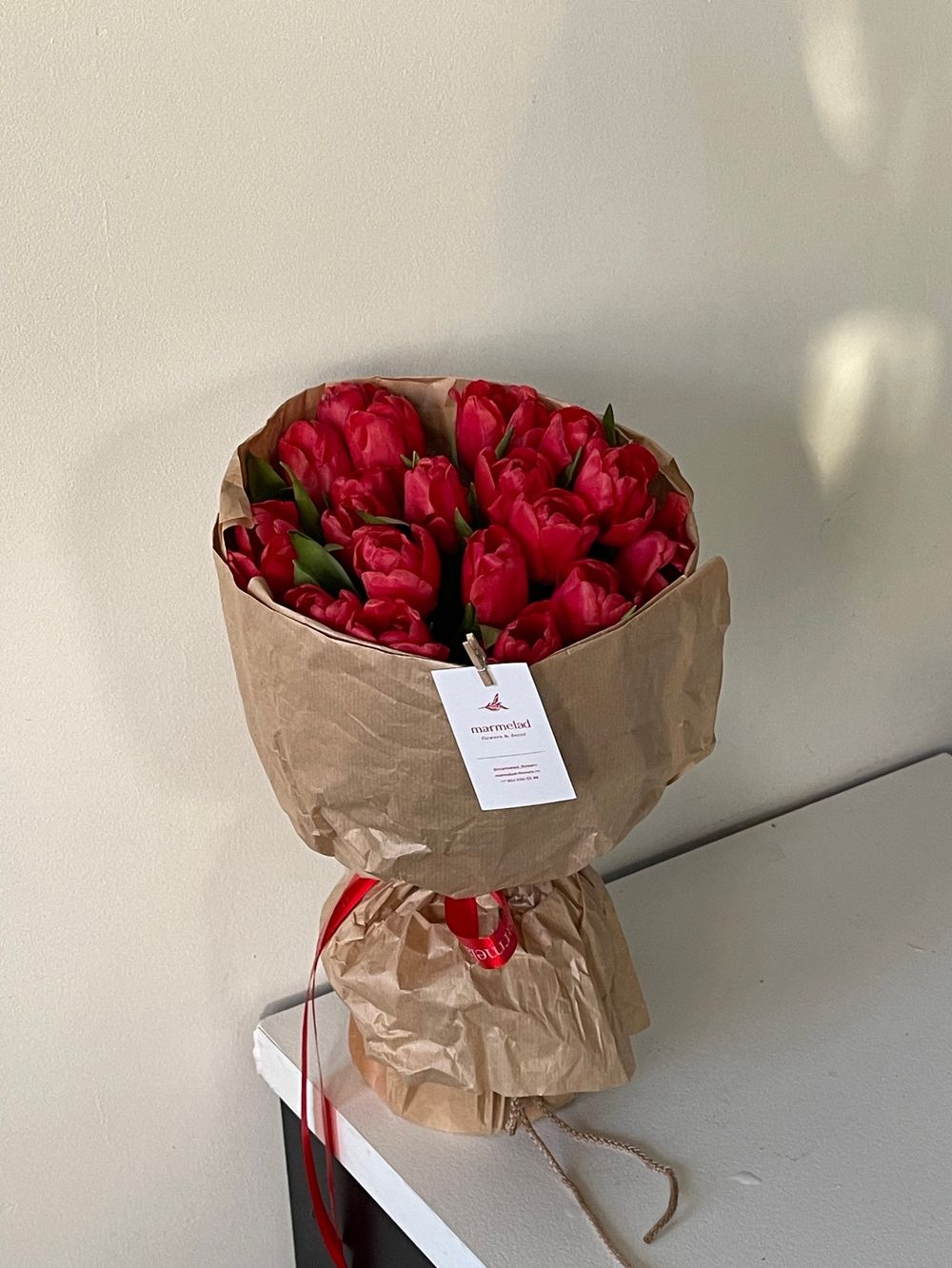 Букет из 19 красных тюльпанов