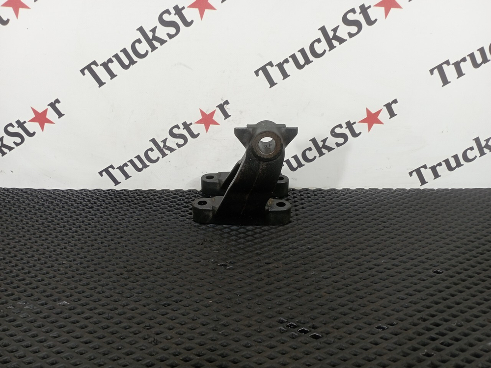 Кронштейн двигателя передний левый