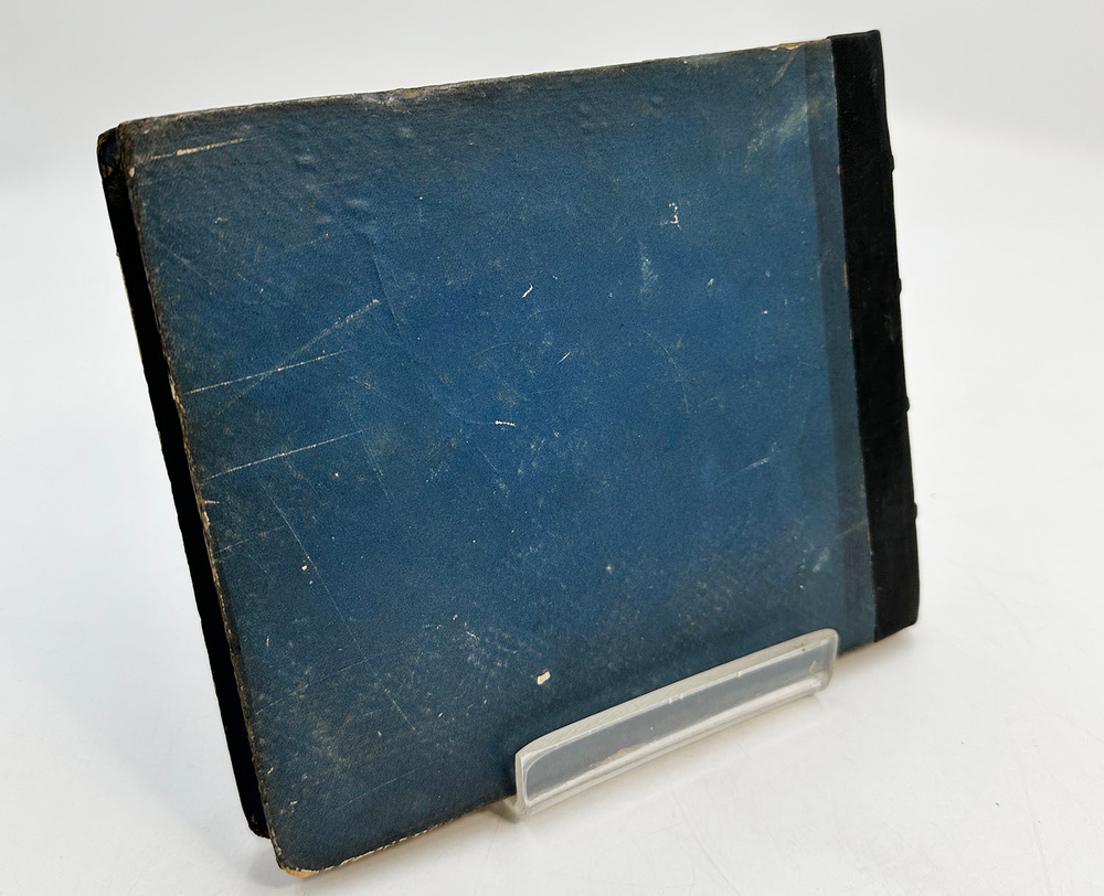 Эренбург И. Мой Париж. М.: Изогиз, 1933.