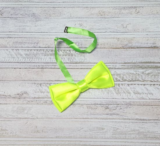 Галстук бабочка классика, лайм глянец, зелёная лента