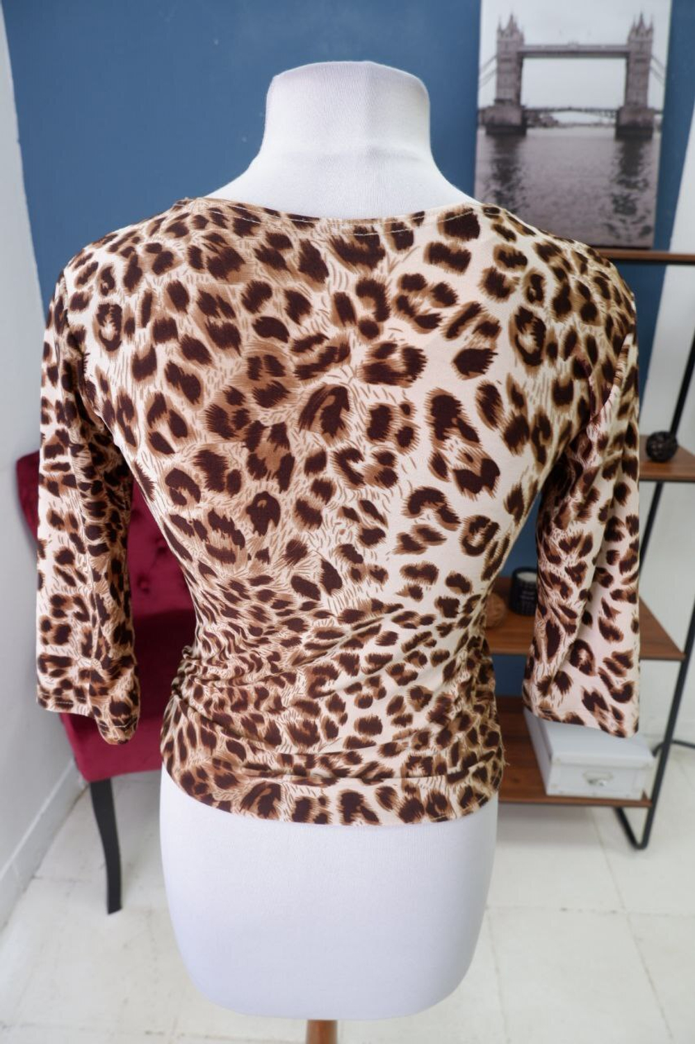 Джемпер с анималистичным принтом 44 размер