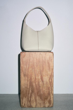 ZARA КОЖАНАЯ СУМКА-МЕШОК С РЕЛЬЕФНЫМ УЗОРОМ, ЭКРЮ