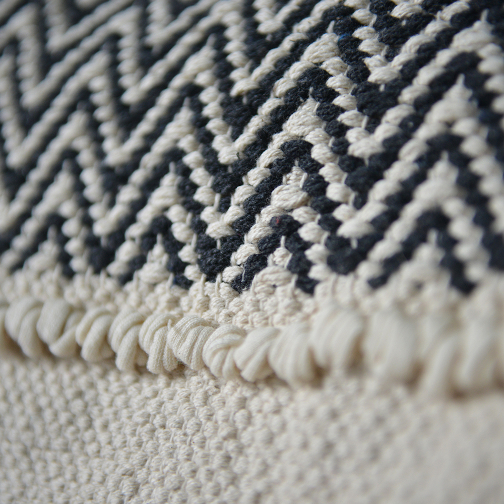 Декоративная наволочка на подушку в бохо-стиле