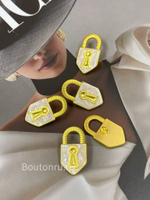 Пуговицы замочек золотистые с белой перламутровой эмалью Скиапар.