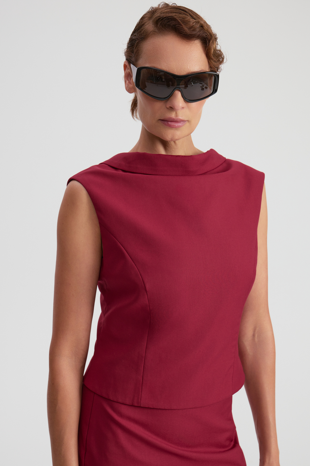 Жилет с открытой спиной