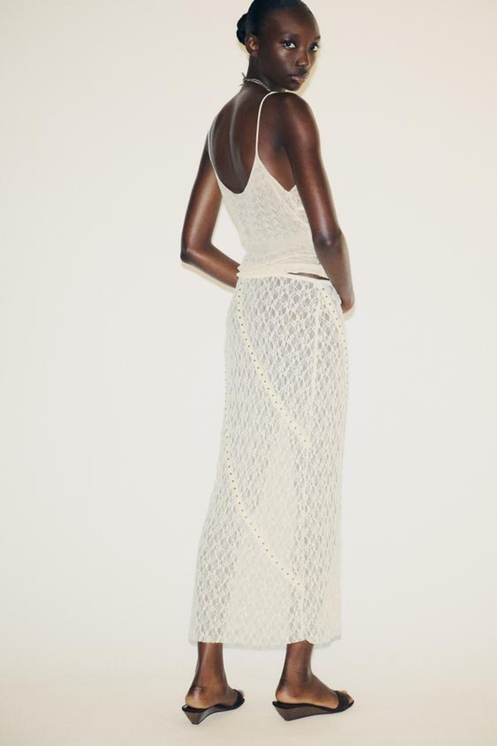 ZARA КРУЖЕВНАЯ ЮБКА МИДИ С ЗАКЛЕПКАМИ, ЭКРЮ