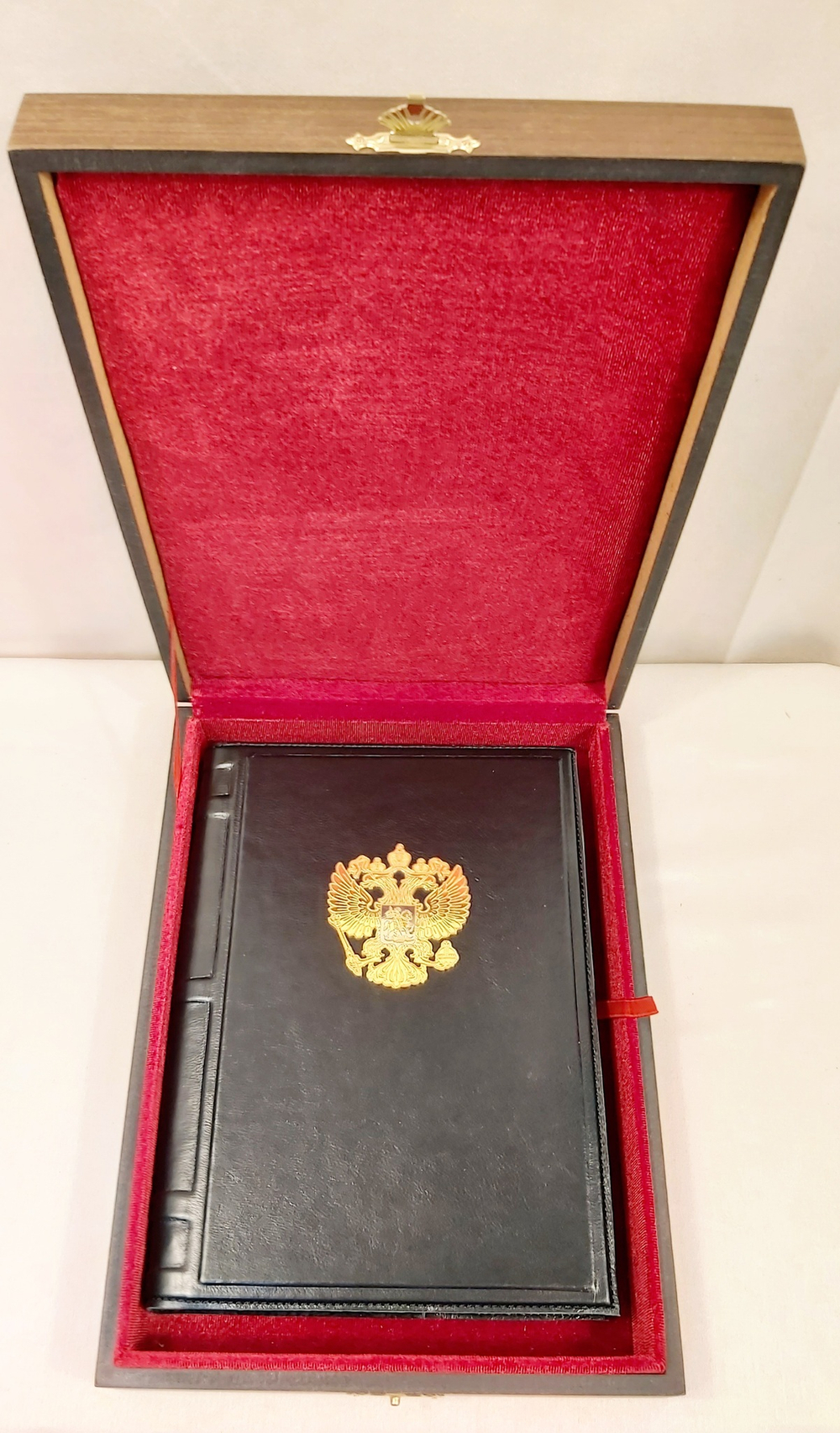 Ежедневник А5 «Герб России»  в подарочном футляре с накладкой (Златоуст)