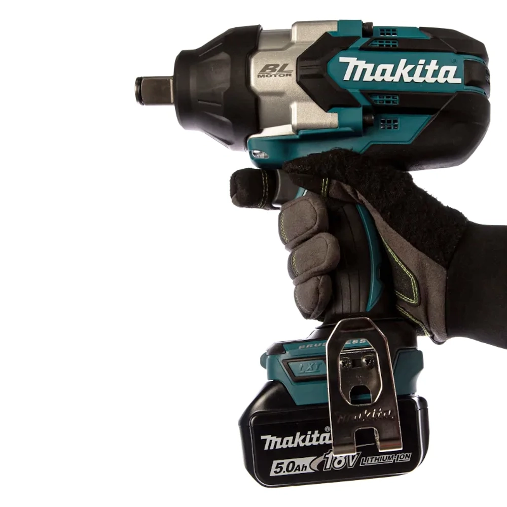 Makita DTW1001RTJ аккумуляторный ударный гайковерт (2 x 5 Ач, ЗУ)
