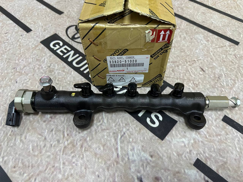 Топливная рампа TOYOTA 2382051020