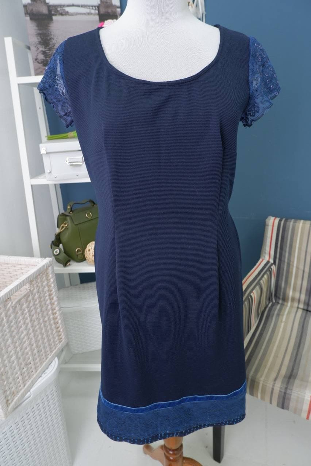 Платье с блестками и кружевом 44 размер